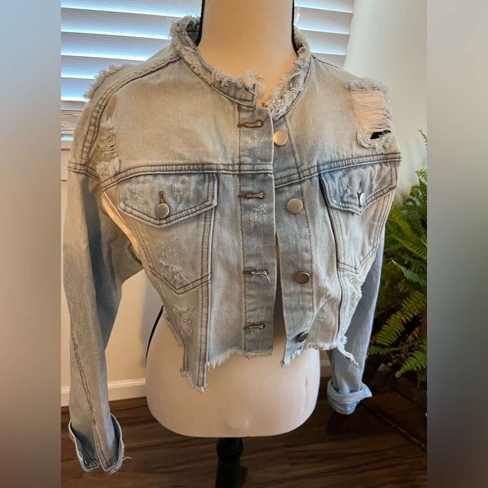 Cropped Colorblock Denim Jacket - Picture 6 of 6